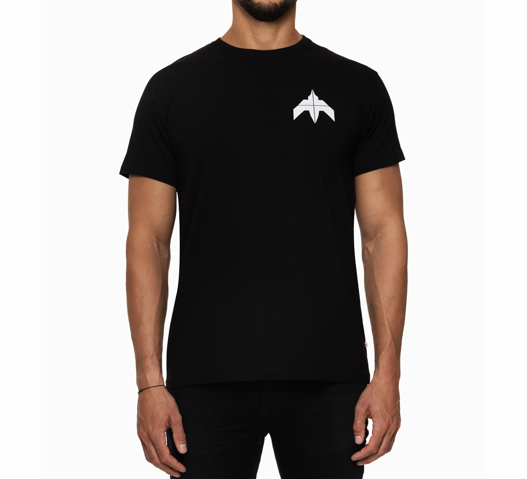T-shirt_Black_Lifestyle_F_2-e1716900013142-1.png