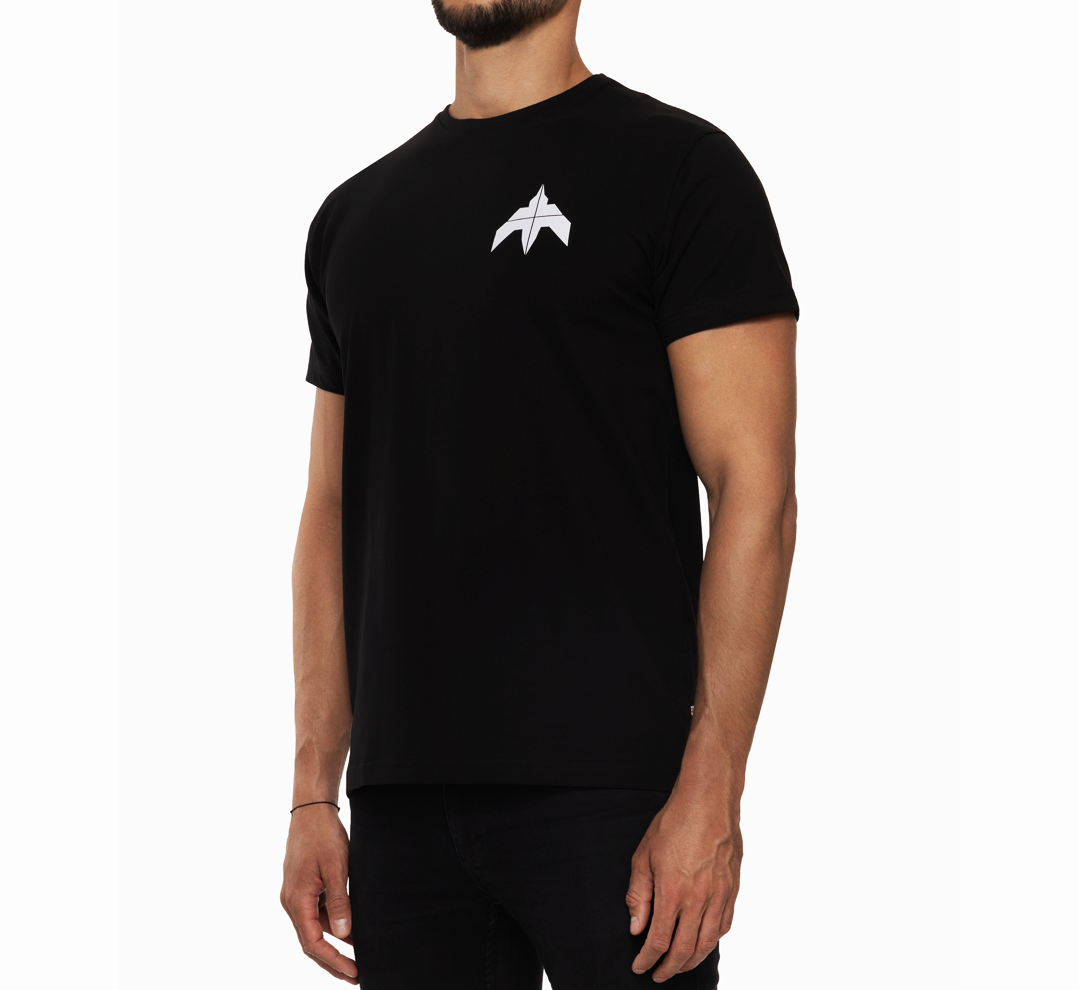 T-shirt_Black_Lifestyle_RF-e1716899861554-1.png